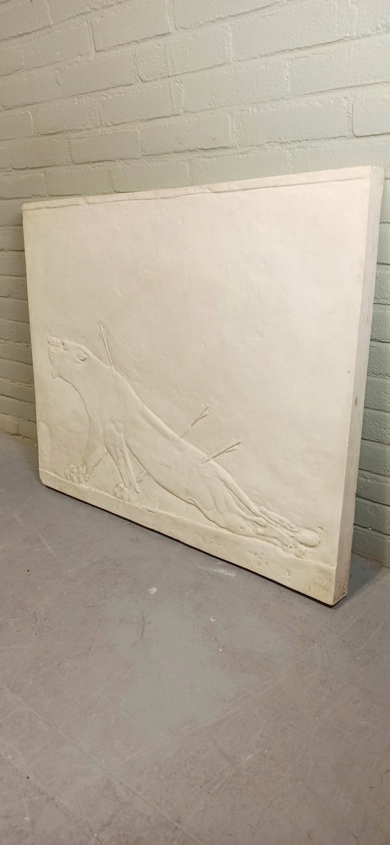 Image 1 of Relieve asirio de una leona herida