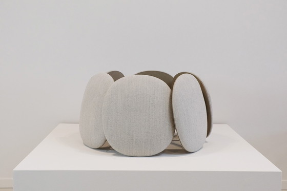 Image 1 of Bogaerts Blossom lamp L - Grijze wollen bekleding, frame in structuur bruin