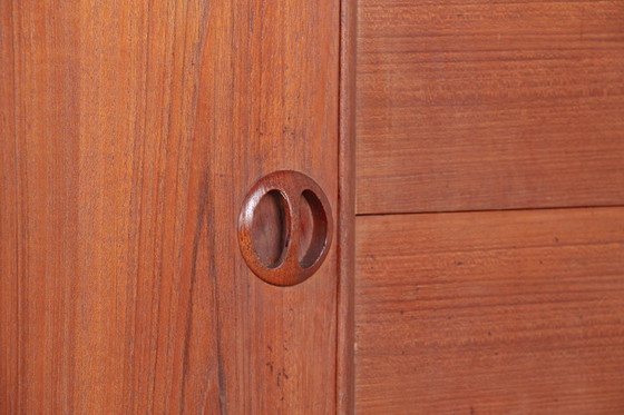 Image 1 of Deens teakhouten dressoir model 42 van Harry Østergaard voor Randers Mobelfabrik 1960.