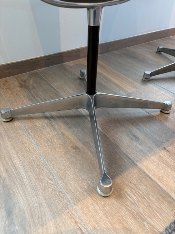 Image 1 of Sillas Eames para Herman Miller 680S/86S