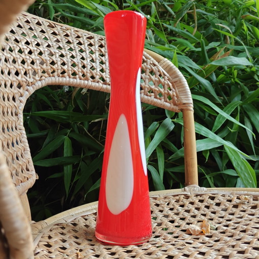 Vintage Mid-Century 'Cased Glass' Vase – Red & White (19 cm)