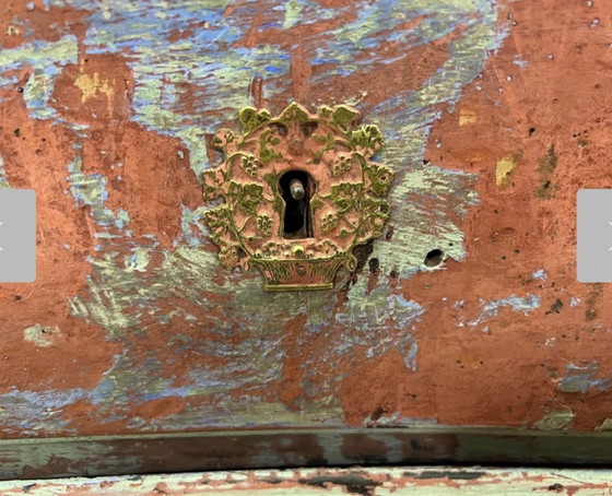 Image 1 of Commode Patinée