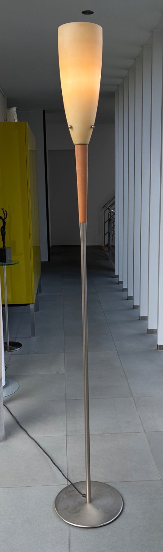 Image 1 of Lampada da terra di design con paralume in vetro di Murano – Alox Italia