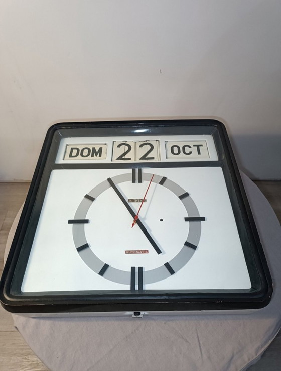 Image 1 of Twemco Auto-20 Calendar Clock 1970