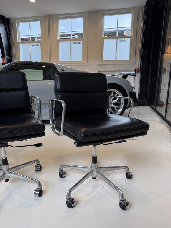 Image 1 of Lot de 4 - Coussins Eames ICF EA217 Softpad en cuir noir et aluminium