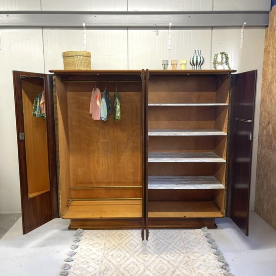 Image 1 of Elegante armadio vintage di metà secolo a 4 ante con appendiabiti e gambe