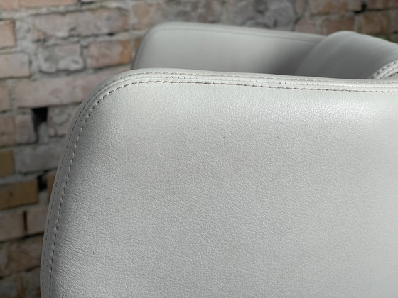 Image 1 of Vitra Grand Repos