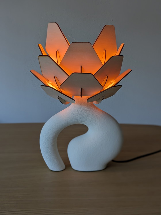 Image 1 of Tischlampe aus Kiefernzapfen