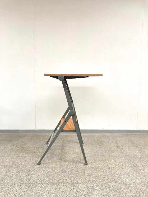 Image 1 of Mesa de dibujo «Reply» de Friso Kramer/Wim Rietveld con silla de arquitecto.