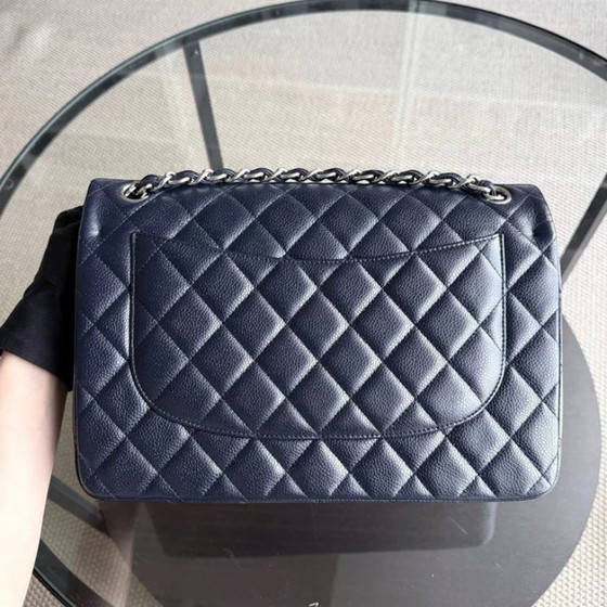 Image 1 of Chanel Classic Flap Jumbo - Caviar Double Flap 30CM Gewatteerd generfd kalfsleer Donker marineblauw Zilveren hardware