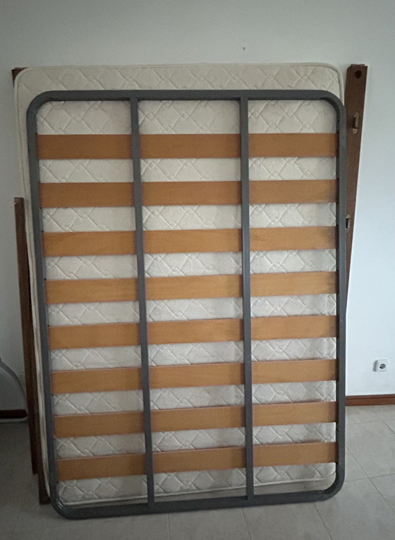 Image 1 of Cama com colchão de 140 cm x 200 cm e 2 mesas de cabeceira