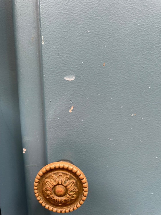 Image 1 of Vintage chest of drawers / dresser with brass knobs