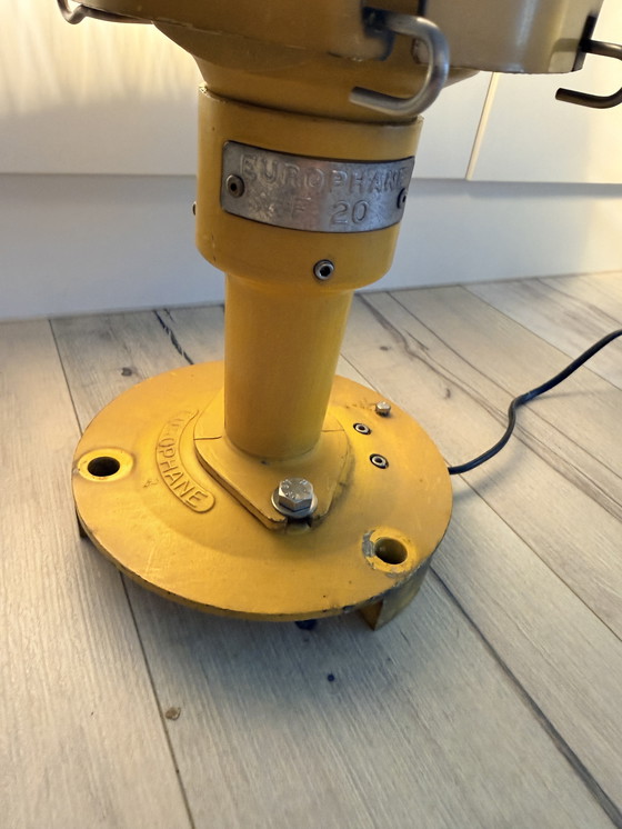 Image 1 of Lampe de chevet ( anciennement utilisée pour le marquage d’aéroport)