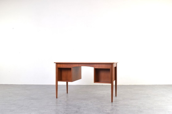 Mid-Century Deens Teakhouten Bureau, jaren 60. – Wood (photo 8 of 17)