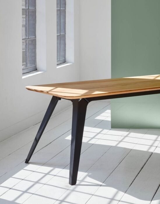 Image 1 of Table de salle à manger design en bois massif noir Bas Vellekoop 240 cm
