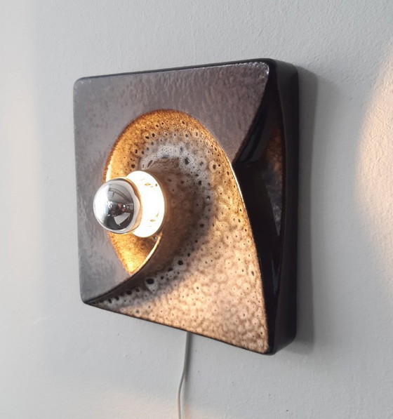 Image 1 of 1 van 2 Keramieken aardewerken vintage wandlampen in bruintinten, west germany fat lava stijl, keramische wandlamp, space age la