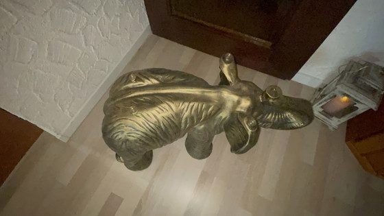 Image 1 of Table design exclusive en forme d'éléphant avec plateau en verre de sécurité épais – style Hollywood Regency