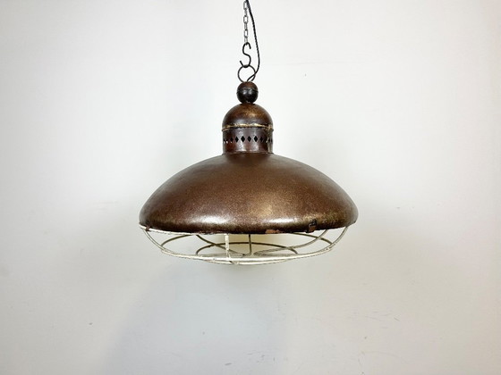Image 1 of Grande lampe industrielle brune à grille en fer, années 1960