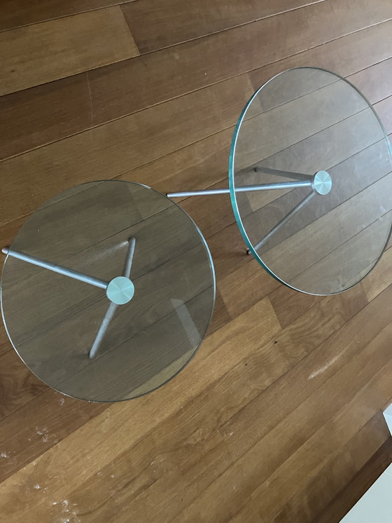 Image 1 of 2 tavolini da caffè in vetro con base in alluminio a treppiede