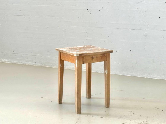 Tabouret vintage suisse en bois, style milieu du XXe siècle, années 1960 – Wood (photo 10 of 13)