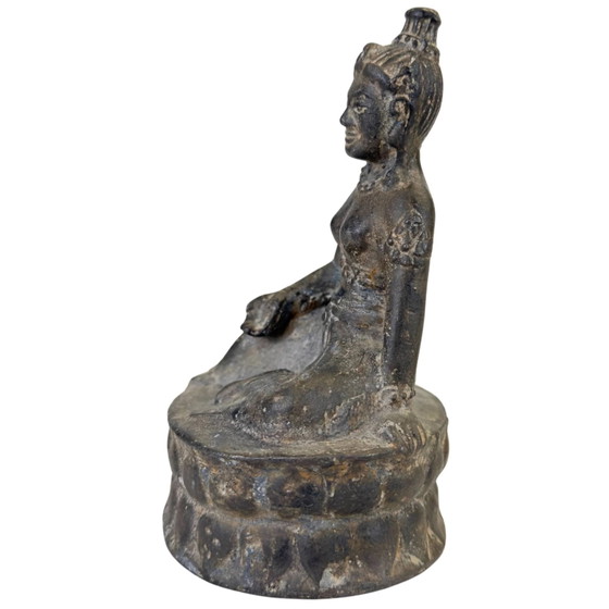 Antike Bronzestatue der buddhistischen Göttin Vasudhara, Südostasien (Khmer-Einfluss), ca. 17. Jahrhundert. (photo 6 of 9)