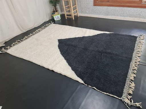 Traditional handmade pure wool rug, size 200/300 cm, white and black