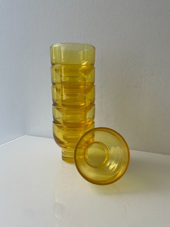 Image 1 of Set di 6 bicchieri gialli impilabili stile anni Settanta da 150 ml