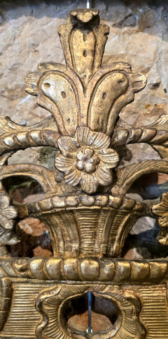 Image 1 of Regency period mirror with a carved and gilded wooden pediment – ​​18th century