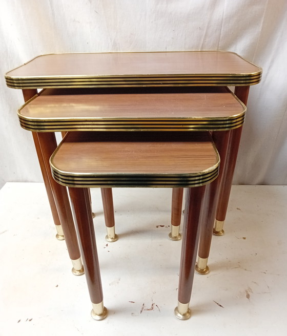 Image 1 of Retro-Tischnest