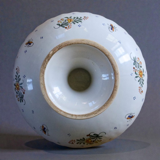 Image 1 of Grande ciotola con piede realizzata a mano da Moustiers, dipinta a mano