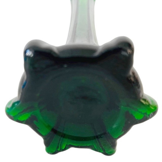 Image 1 of Vase à bourgeons vintage en verre vert, années 1930