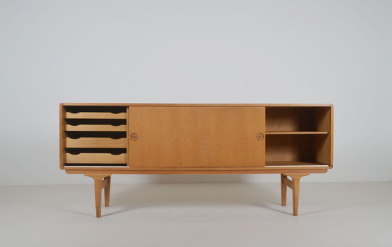 Image 1 of Dänisches minimalistisches Sideboard aus heller Eiche, 1960er Jahre