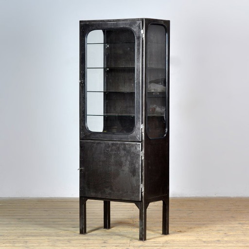 Armoire médicale vintage, années 1970