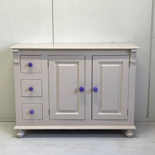 Restyle solid dresser/commode sand & HK living knobs