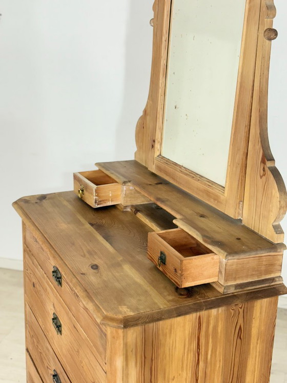Image 1 of Tocador antiguo de pino con espejo incorporado / finales del período Biedermeier, circa 1900