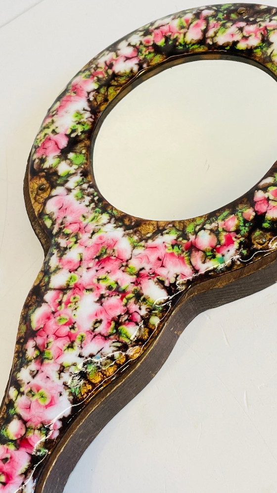 Image 1 of Vintage geëmailleerde metalen handspiegel