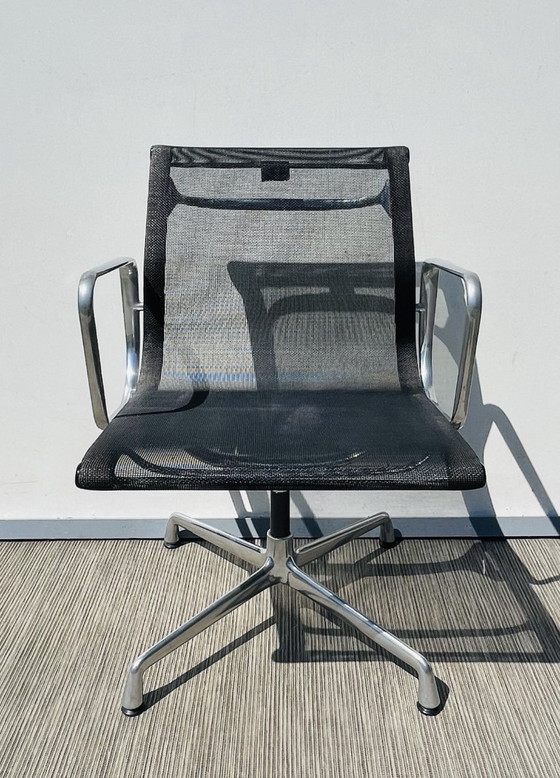 Image 1 of Paar van Vitra Eames Vintage Alu Group armstoelen