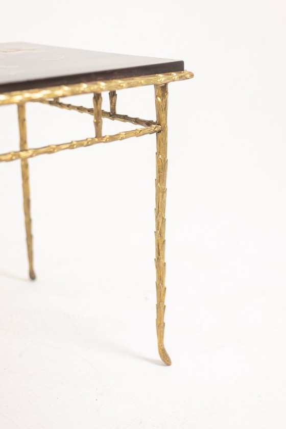 Image 1 of Maison Baguès. Mesa de centro en bronce, laca negra y detalles dorados. Hacia 1970.
