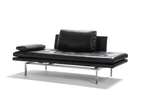 Image 1 of Zwei Daybeds, modisch elegant, Fidu Liege mit Armteil 1x links 1 x rechts incl. Kopf/ Nierenkissen Lederkategorie IV Alamo braun