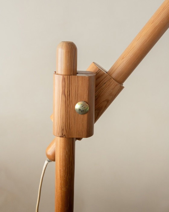 Vintage Deense grenenhouten verstelbare vloerlamp van +LYS Denemarken, jaren 60, Scandinavische moderne (photo 13 of 16)