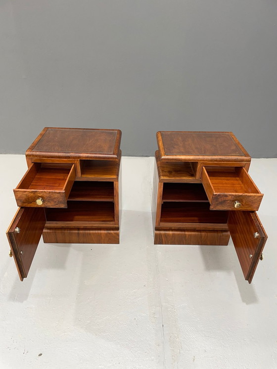 Image 1 of Tables de chevet Art Déco rénovées des années 1930 - Paire de tables de nuit tchécoslovaques en placage de noyer