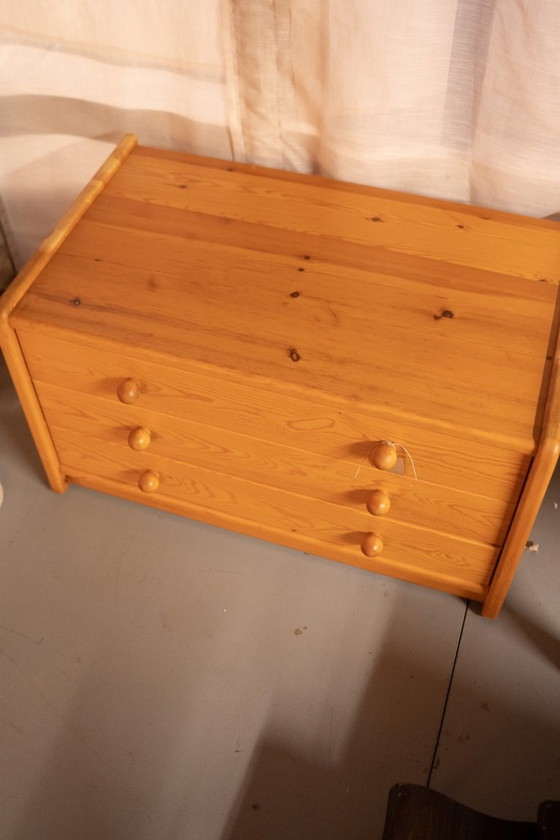 Image 1 of Commode vintage en pin