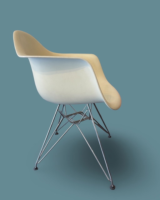Eames DAR dining chair