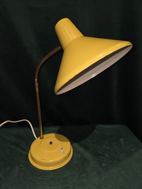 Image 1 of Vintage Gele Bureaulamp – Industriële Klassieker met Zwanenhals