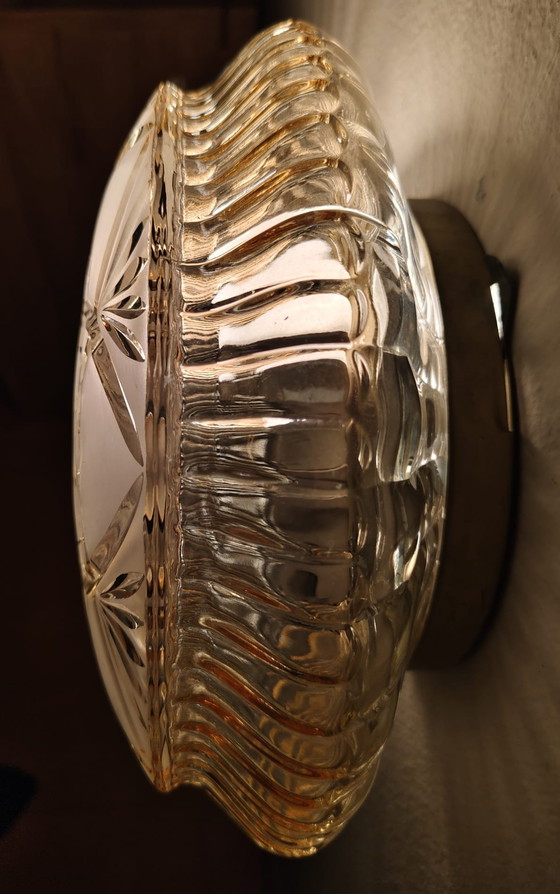 Image 1 of Een paar hoogwaardige vintage wand-/plafondlampen van loodkristal met stervormige slijping.