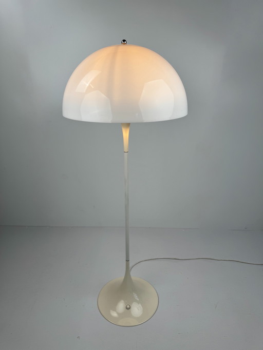 Louis Poulsen Panthella vloerlamp – Ontworpen door Verner Panton