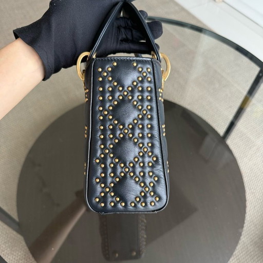 DIOR LADY SMALL FLAP - PELLE DI VITELLO CANNAGE CON BORCHIE NERE E MATERIALI ORO