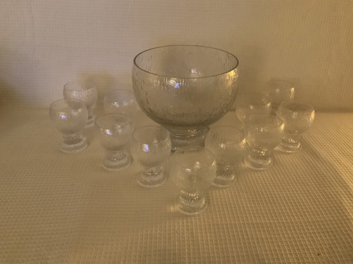 Iittala Kekkerit schaal en glazen, ontworpen door Timo Sarpaneva