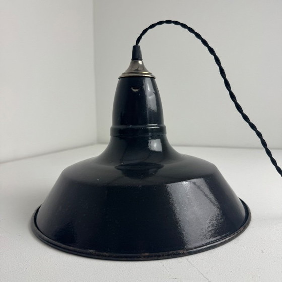 Image 1 of Lampada a sospensione industriale antica, smaltata, per officina.