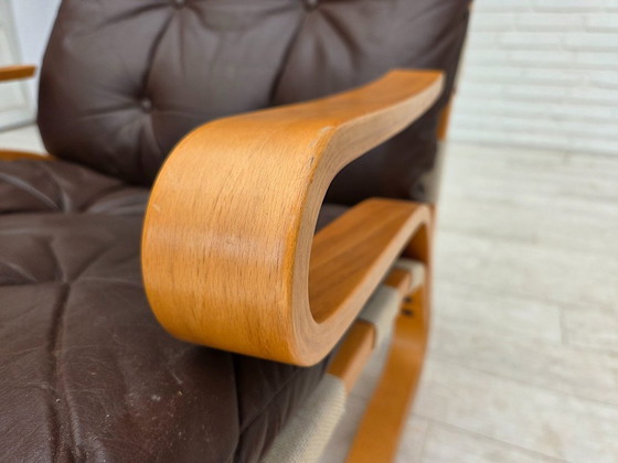 Image 1 of Années 1970, design norvégien d'Elsa & Nordahl Solheim, ensemble chaise et tabouret.